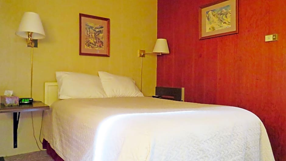 Indianhead Ironwood Hotel