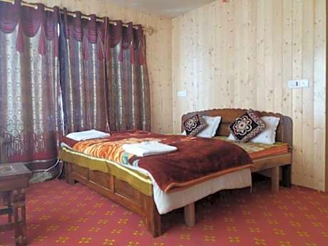 Hotel O Gulfam Palace