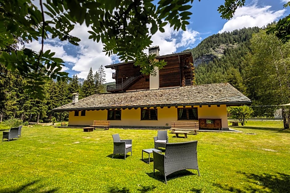 Alpine Forest Hotel
