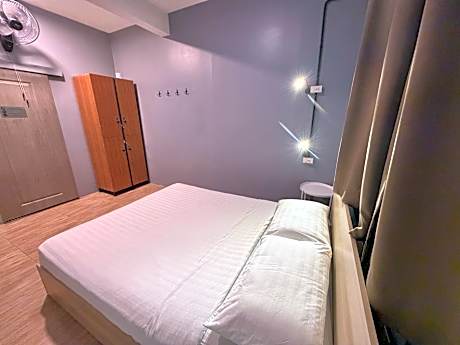 Standard Twin Room with Shared Bathroom