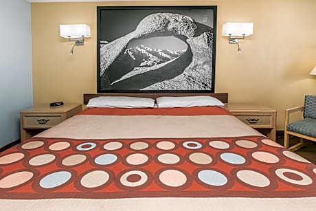 King Room with Mobility/Hearing Impaired Access - Non-Smoking