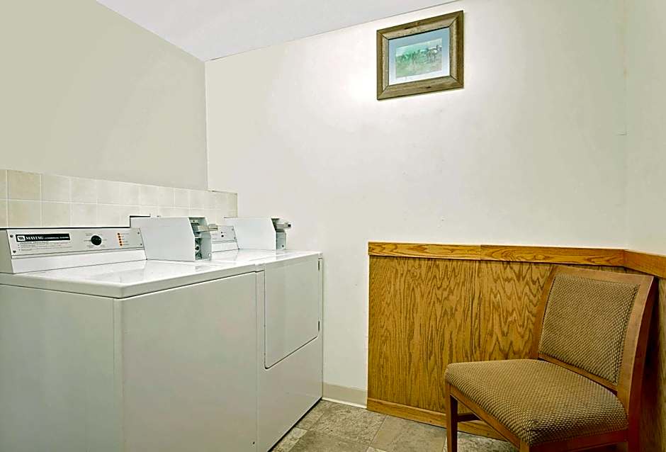 Super 8 by Wyndham Belgrade/Bozeman Airport