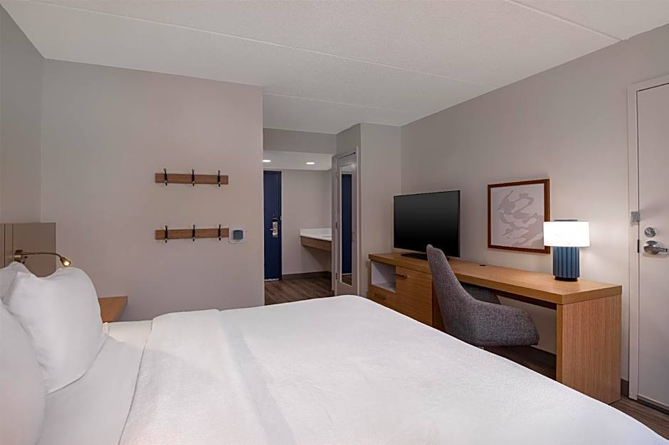 Photo 1 of 4 of 1 King Bed, Mobility Accessible, Roll in Shower