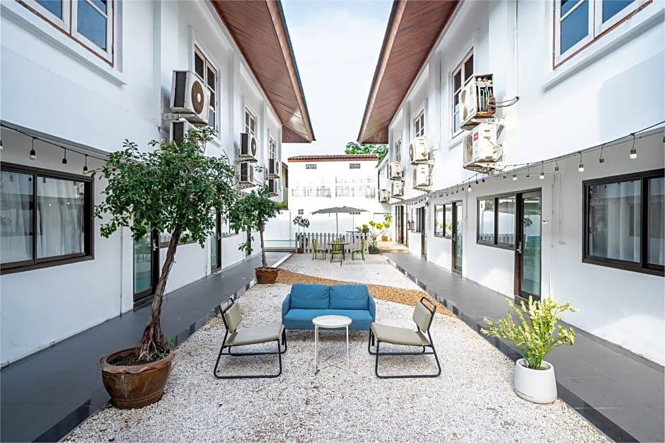 The President Hotel at Chokchai 4