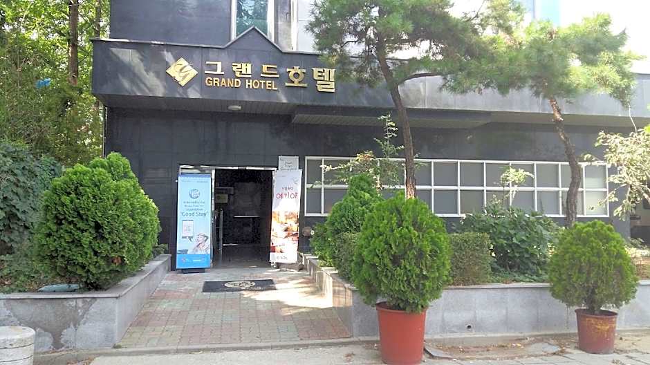 New Grand Hotel