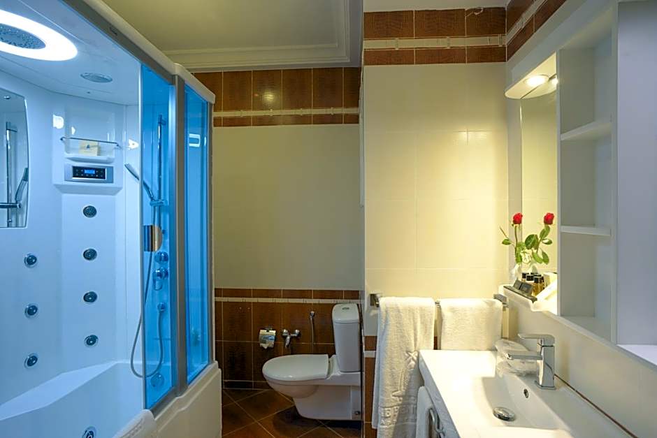 The Penthouse Suites Hotel