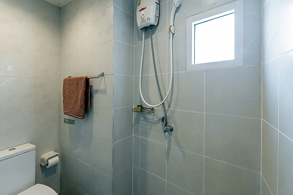 At Hua Lamphong Hotel