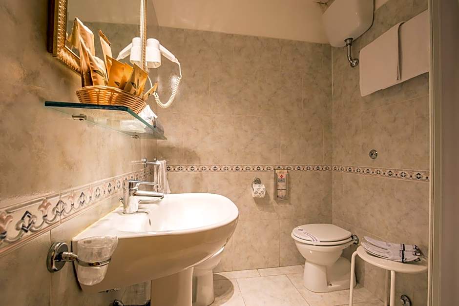 Hotel Arco Di Travertino