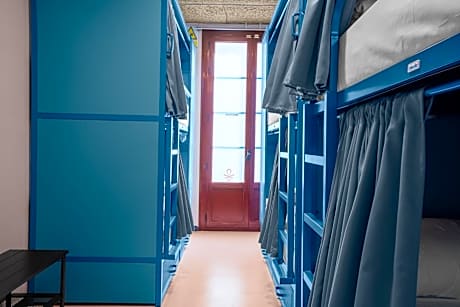 Single Bed in Female Dormitory Room 6 pax with private bathroom