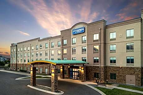 City Express by Marriott Denver Airport