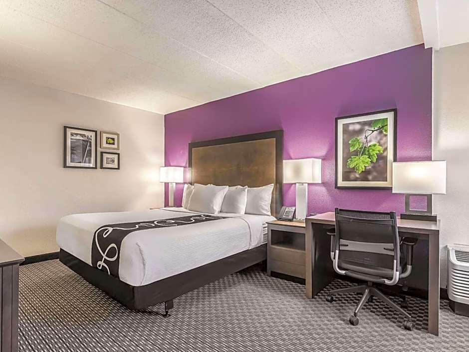 La Quinta Inn & Suites by Wyndham Salem