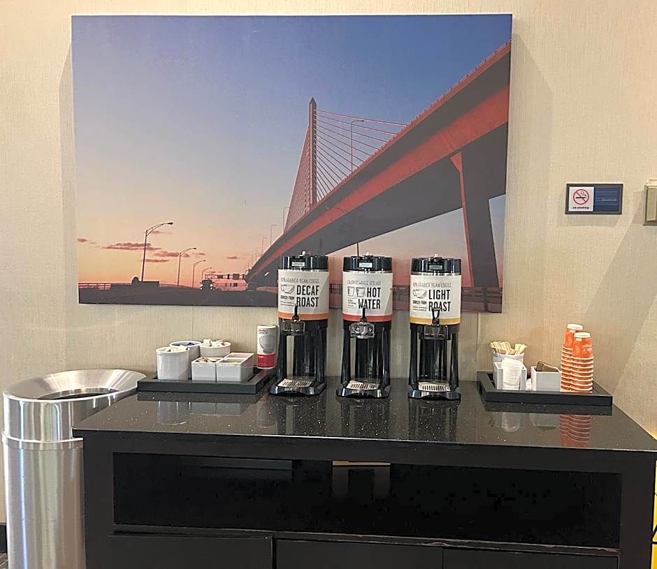 Comfort Inn & Suites Toledo North