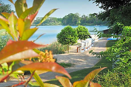 Bernstein Acamed Resort