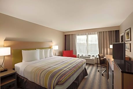 1 King Bed, Nonsmoking, Accessible