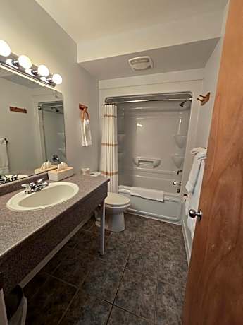 King Room - North Section/Non-Smoking