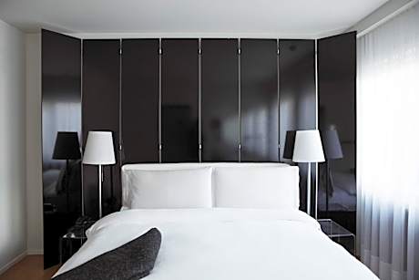 Double Deluxe King Room with Courtyard View