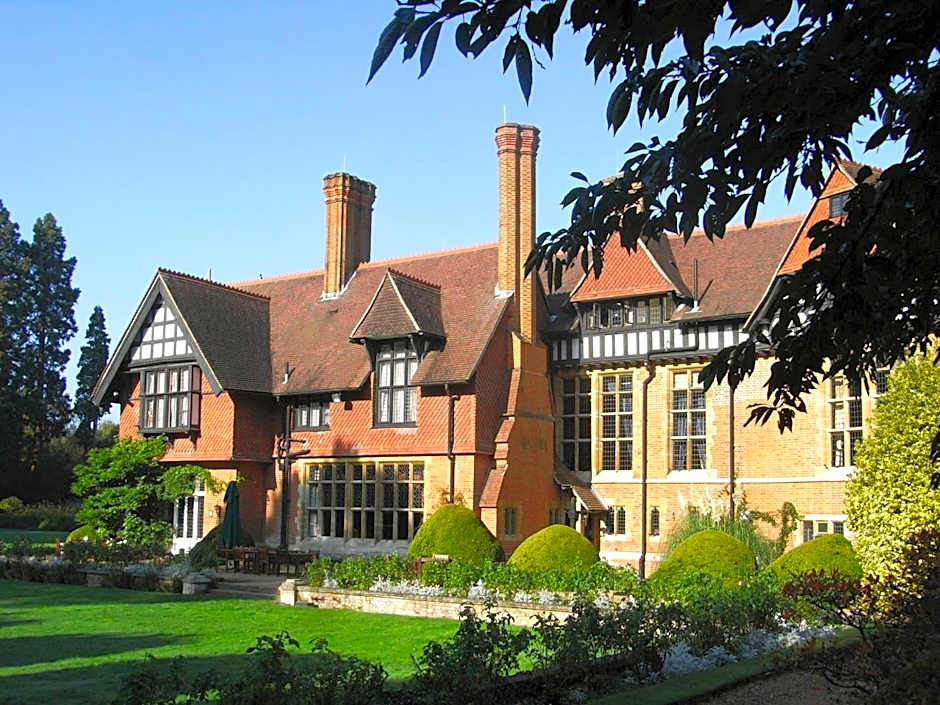 Best Western Plus Grim'S Dyke Hotel