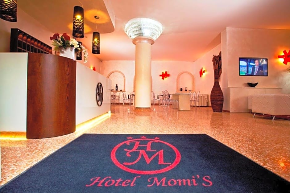 Momi's Hotel