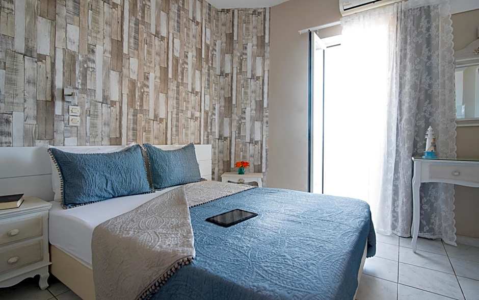 Silver Sun Studios & Apartments