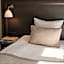 Ascot Hotel