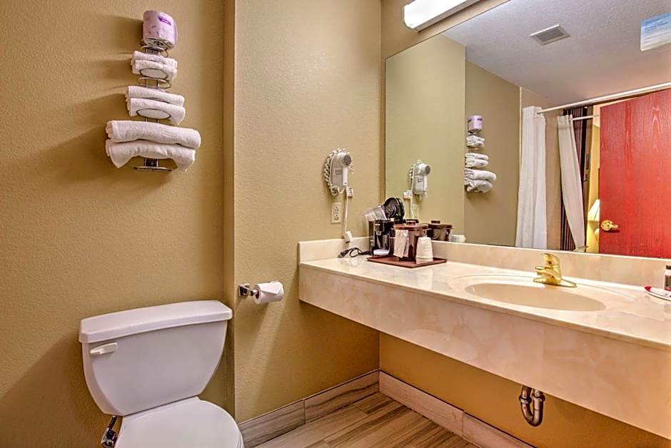 Super 8 by Wyndham Waterloo