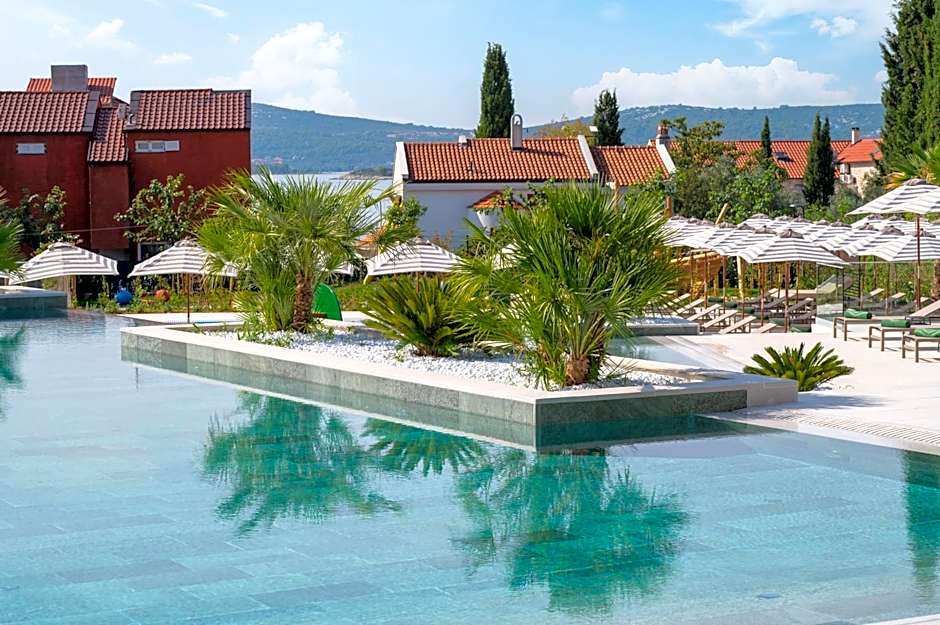 Molum Hotel & Residences