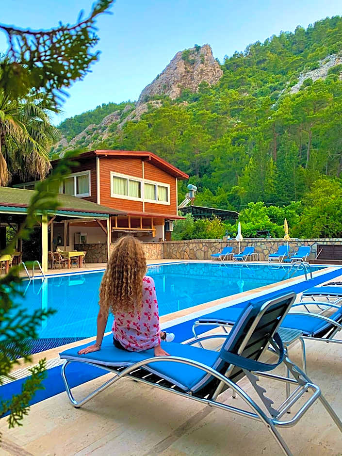 Canada Hotel & Bungalows