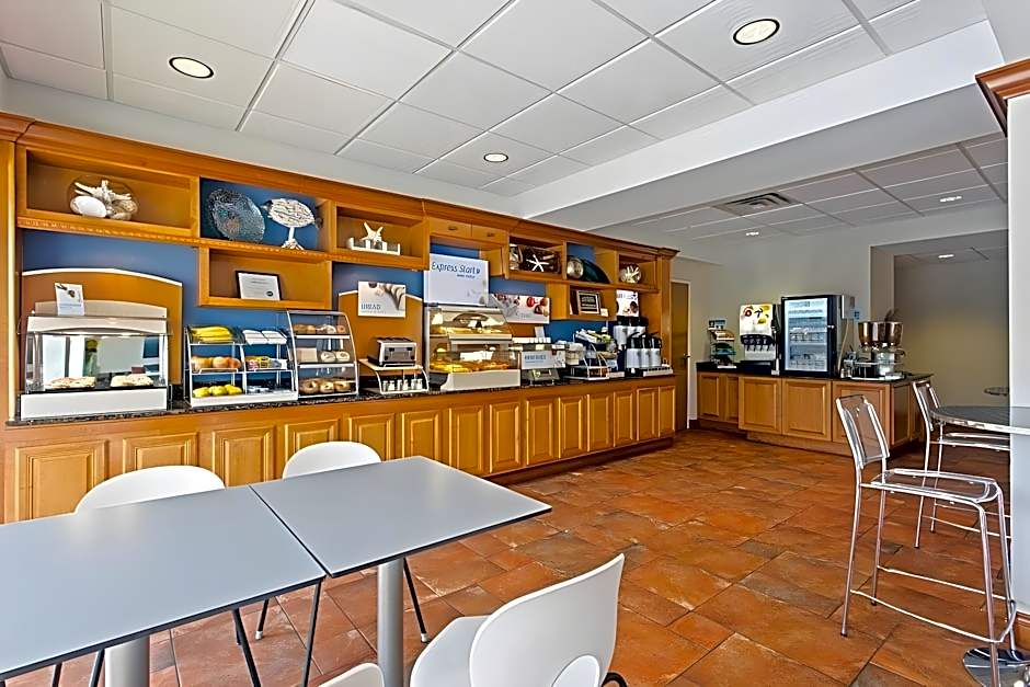 Holiday Inn Express Hotel & Suites Clearwater North/Dunedin By IHG