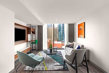 One-Bedroom Large Suite with Parliament View