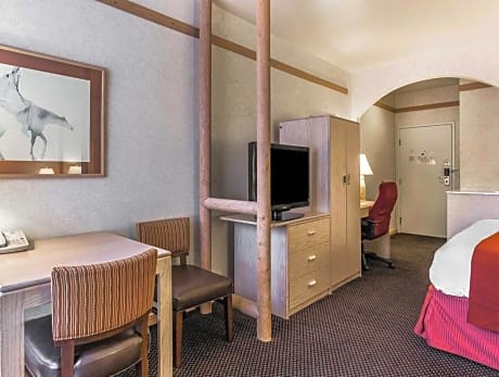 2 Queen Beds Non-Smoking Breakfast