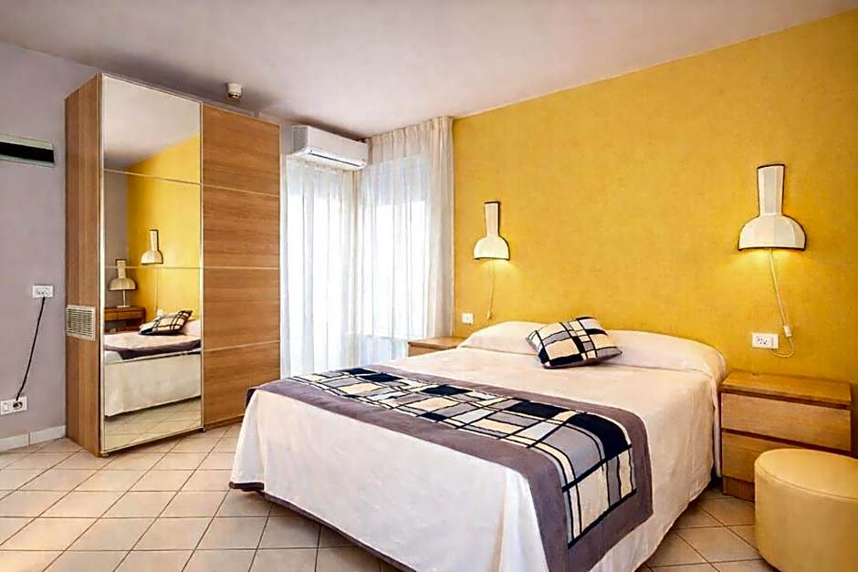 HOTEL TRIONFAL - Fronte Mare - Vicinissimi al Centro