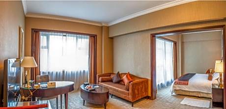 Business King Size Bed Room