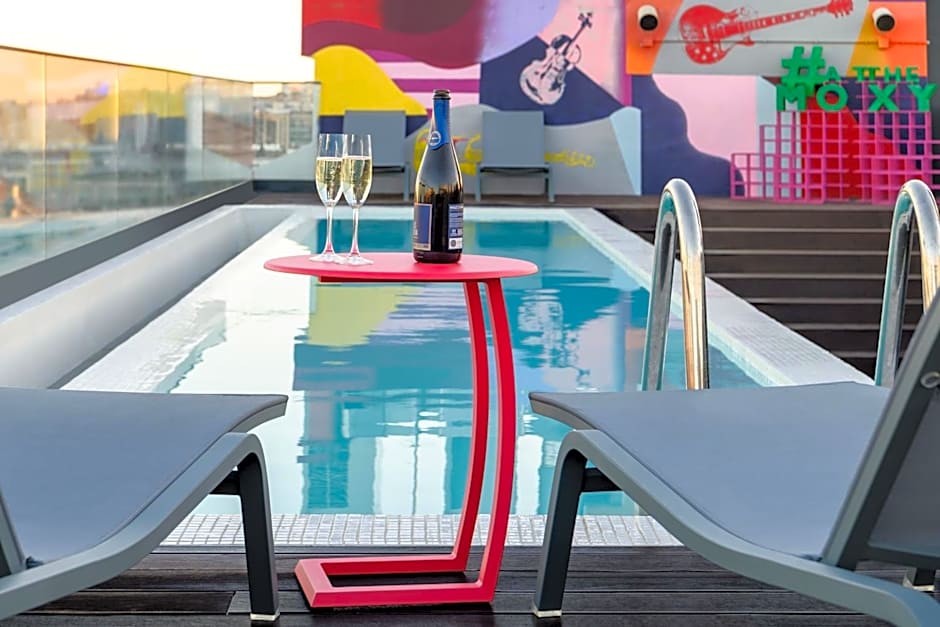 Moxy Lisbon City