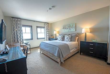 Two-Bedroom Apartment with Mountain View
