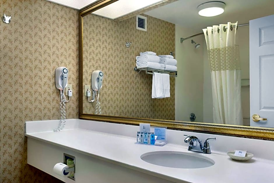 Hampton Inn & Suites Providence-Warwick Airport