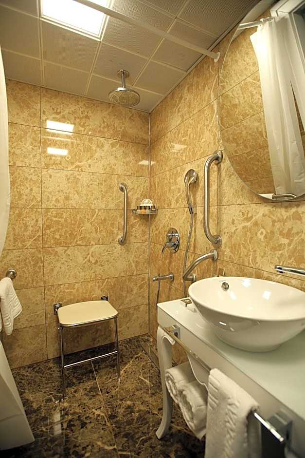 Güvenay Business Hotel