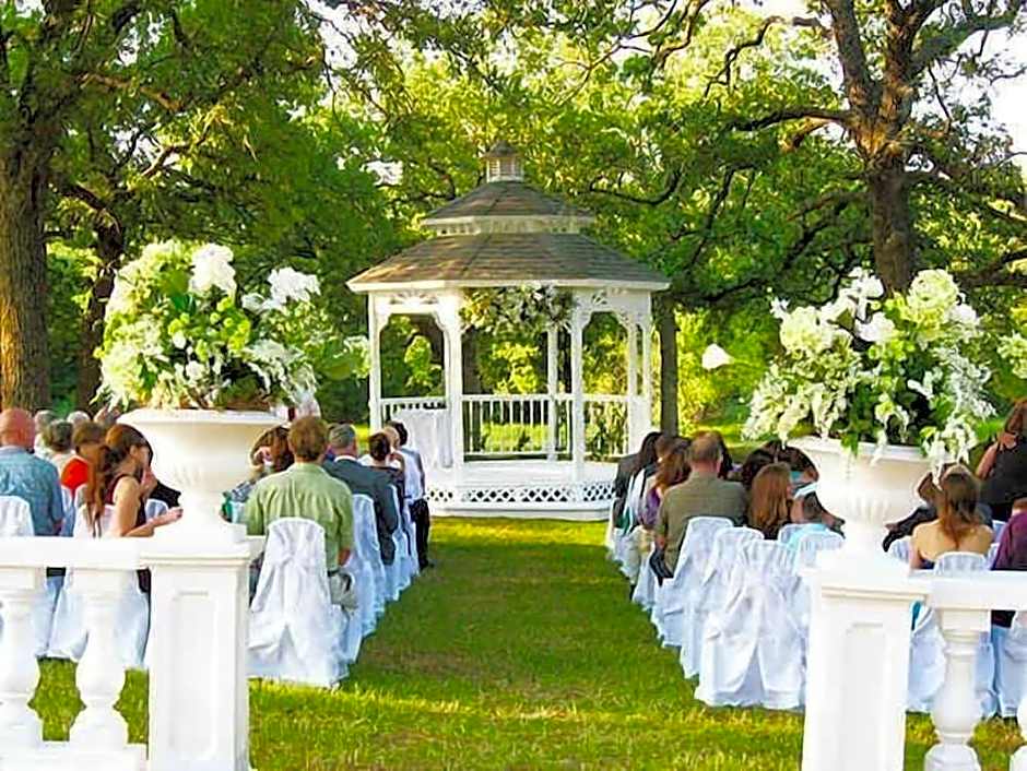 Towering Oaks Event & Retreat Center