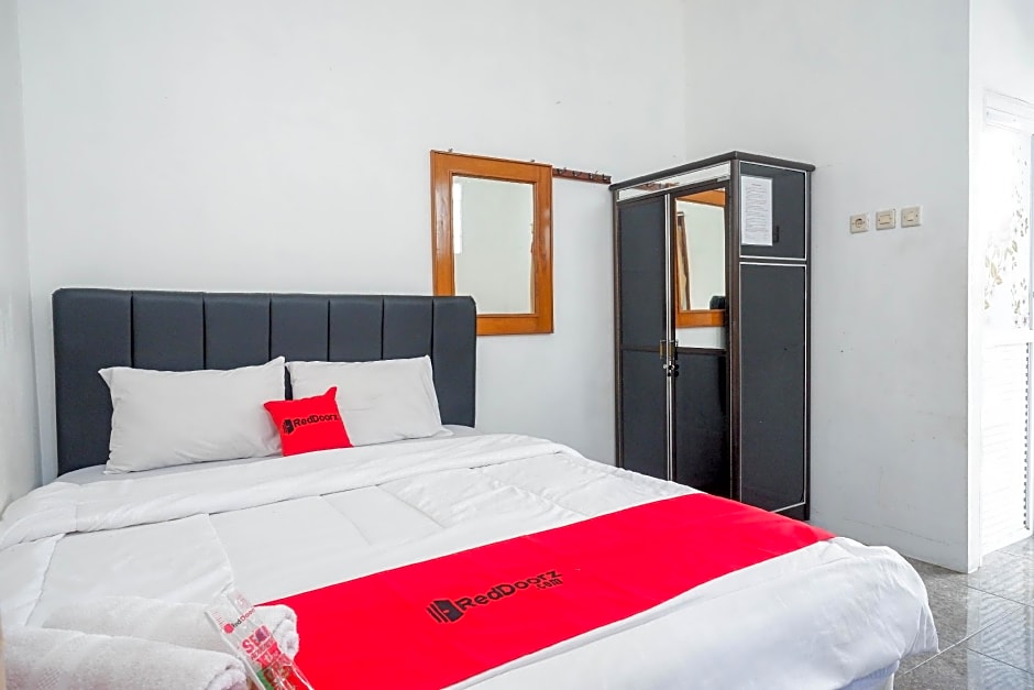 RedDoorz Syariah @ Elga Sastro Inn Malioboro