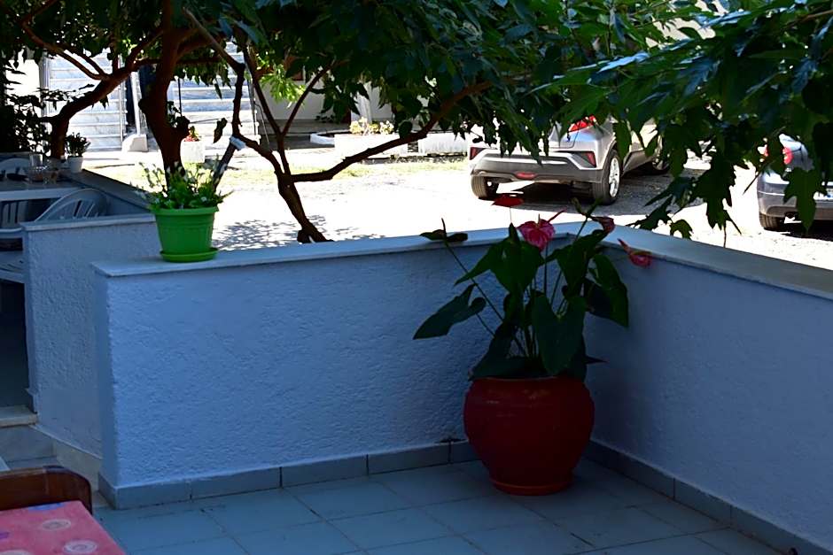 Galanis Studios and Apartments