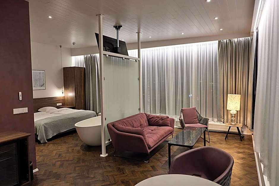 Photo 1 of 19 of Executive Suite