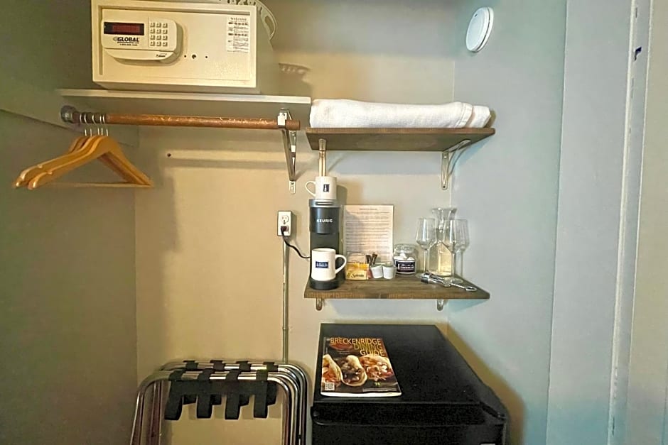 Fireside Inn & Hostel
