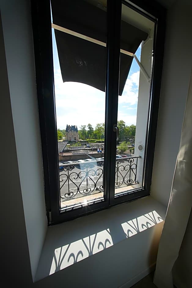 HDG Hôtel Gare de L'Isle Adam Appart's Hotel