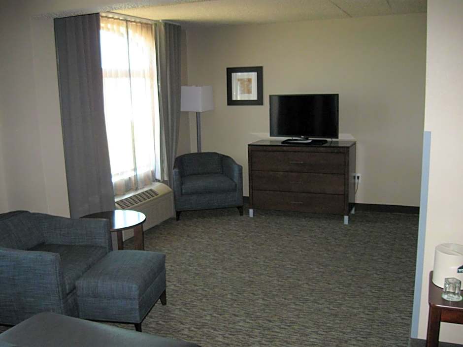 Wingate By Wyndham Fargo