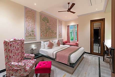 Deluxe Room:  Early Check-In upto 2 hours (subject to availability), Complimentary Welcome Drink on arrival, 10% off on Food & Beverages at F&B outlets