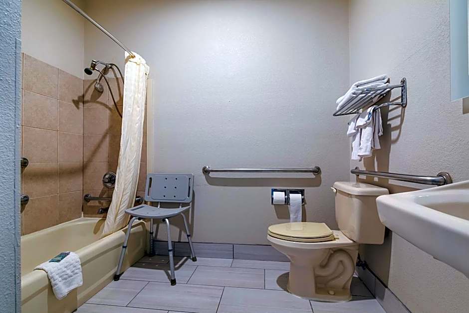SureStay Plus by Best Western Topeka Northwest