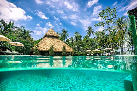 CLANDESTINO BEACH RESORT