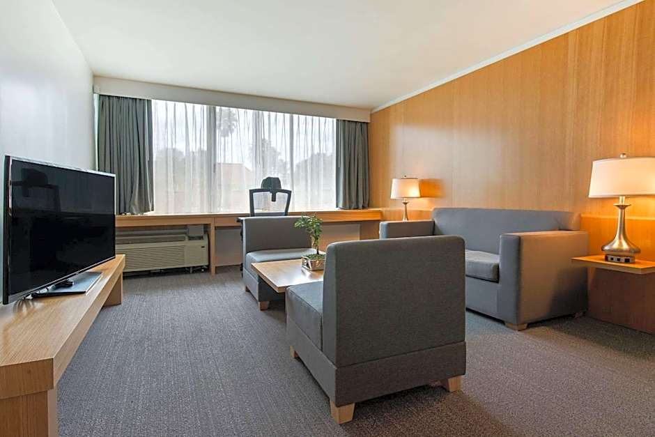 West Wing Hotel, Ascend Hotel Collection