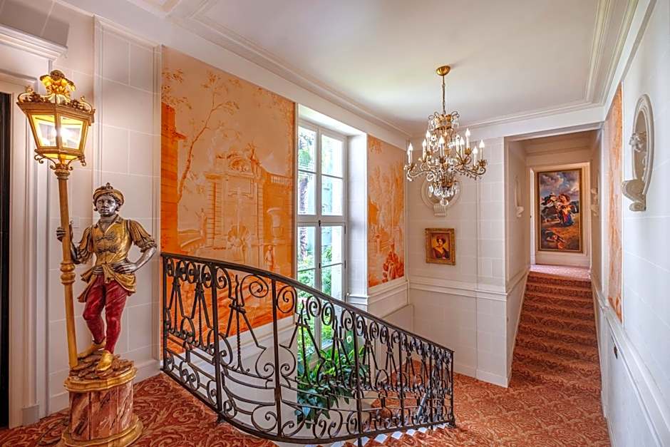 Chateau De Rochecotte