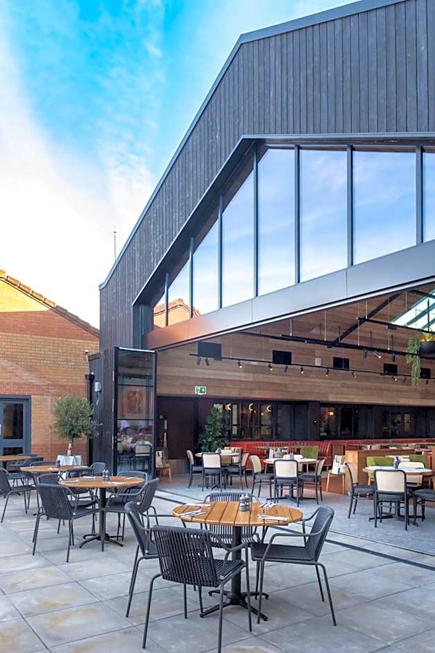 Burleigh Court Hotel and Leisure