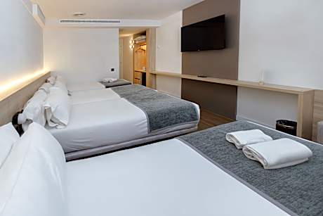 QUADRUPLE ROOM (4 ADULTS)